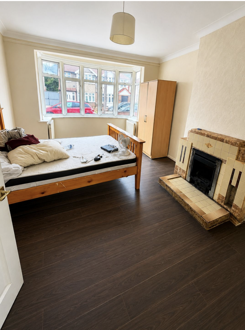 Willow Gardens, Hounslow